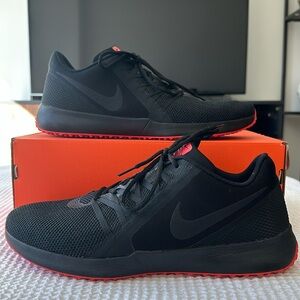 Nike Varsity Compete Trainer Black/Black/Bright Crimson Mens Size 13